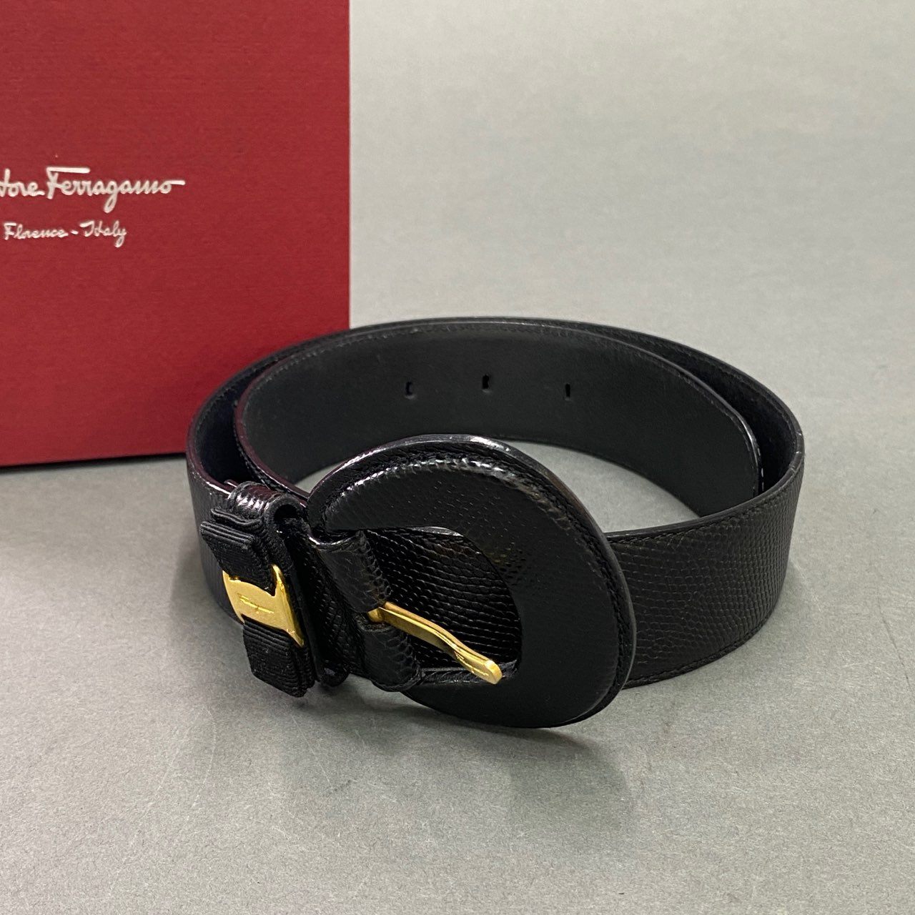 a20 Salvatore Ferragamo サルヴァトーレ フェラガモ VARA ヴァラリボン ピンバックル レザーベルト ブラック Leather イタリア製 箱付き