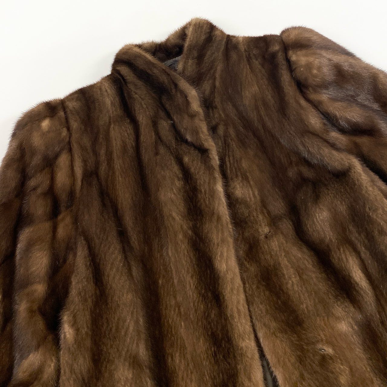 53k10《美品》 SAGA MINK サガミンク デミバフミンク セミロングコート 袖螺旋デザイン M相当 11 ブラウン 本毛皮 MINK FUR COAT 裏地刺繍 リアルファーt18r