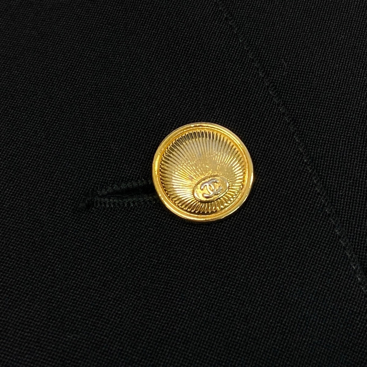 i22 CHANEL シャネル CCボタン アシンメトリージャケット CC Button Vintage Asymmetrical Blazer 21721 ブラックt18r