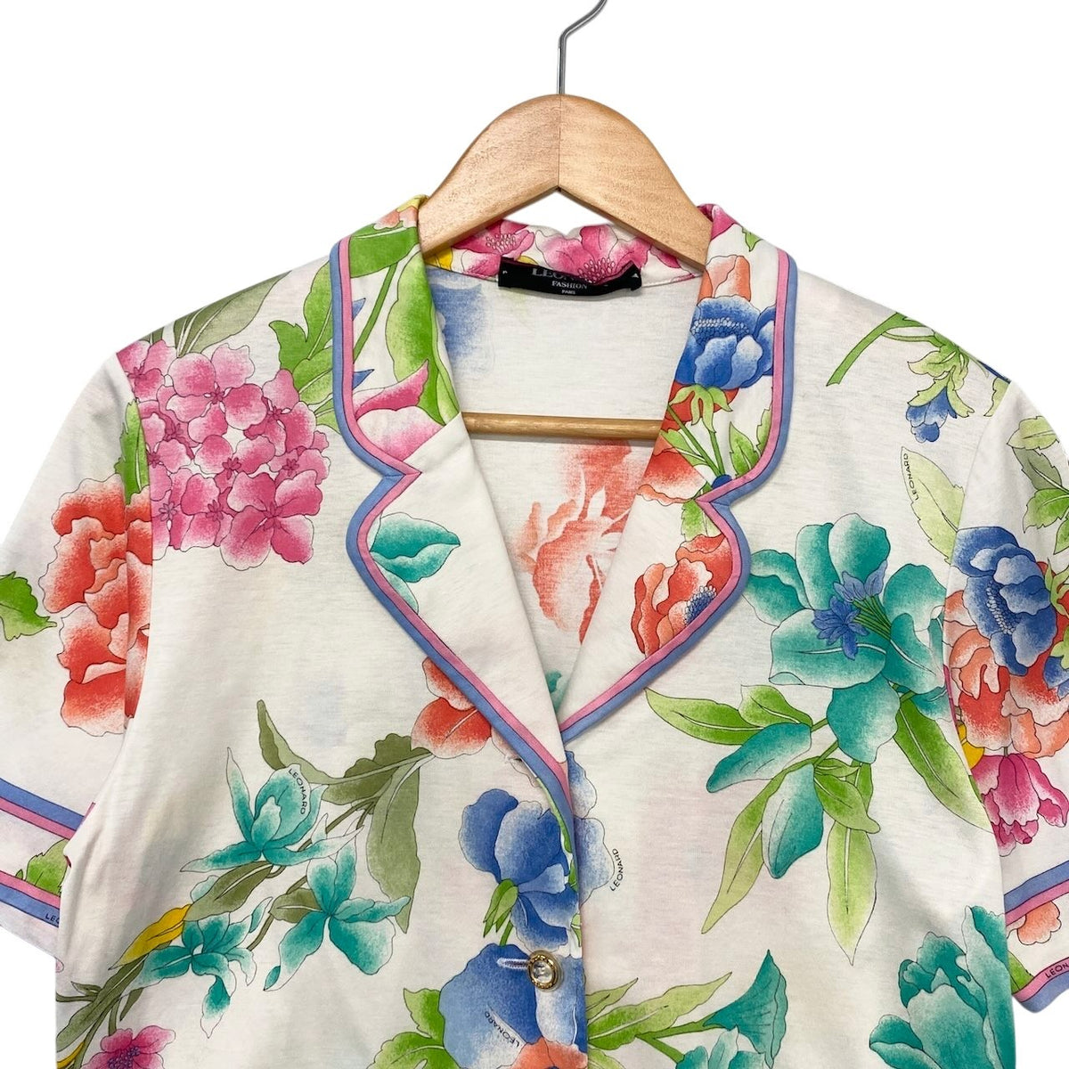 45j15  LEONARD FASHION レオナール ファッション 半袖シャツ 花柄プリント 総柄 トップス コットンシャツ 金ボタン  0389108 M マルチカラー 綿100％ レディース 女性用u02t