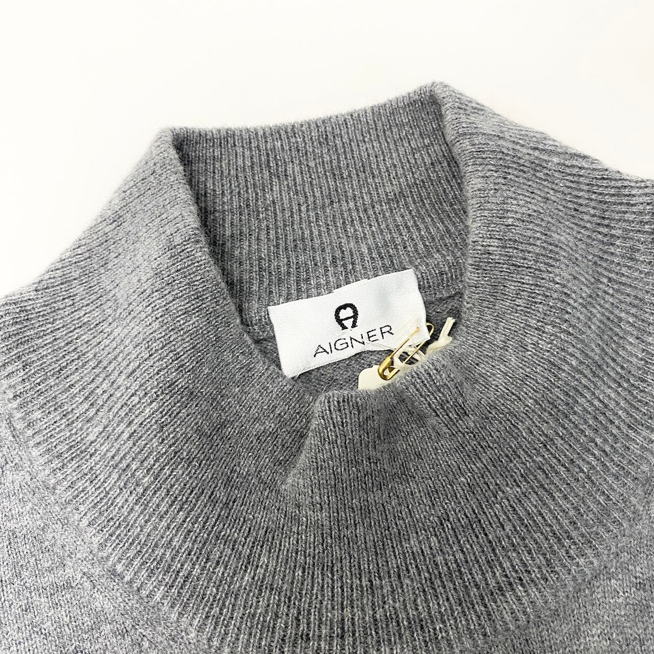 29e7【未使用タグ付】 AIGNER アイグナー モックネック ニットセーター ニットプルオーバー イタリア製 サイズ50 グレー ウール カシミヤ メンズ 紳士服u02t