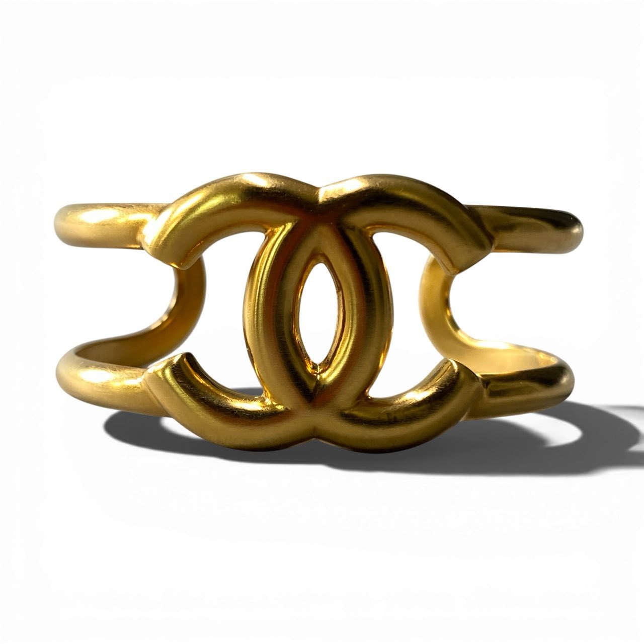 b2 Vintage CHANEL シャネル 1997 ココマーク ロゴ バングル ゴールドカラー アクセサリー フランス製ta1