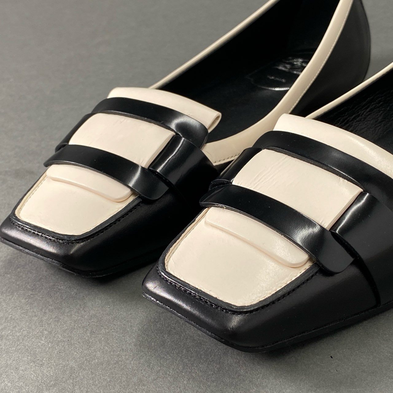 1c1 Roger Vivier ロジェヴィヴィエ イタリア製 フラットパンプス シューズ スクエアトゥ 36 ベージュ ブラック レザー MADE IN ITALY