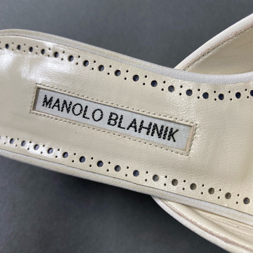 3b24 イタリア製 MANOLO BLAHNIK マノロブラニク ヒールサンダル ミュール ビジューサンダル ポインテッドトゥ 花柄バックル 36 ホワイト レディース