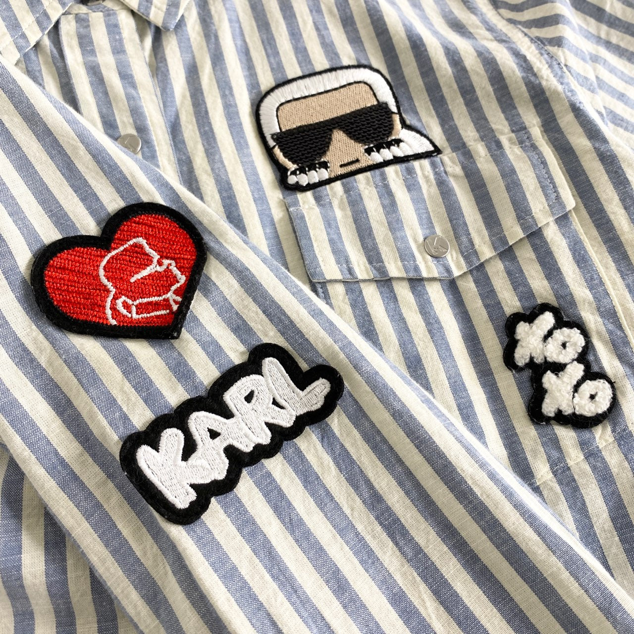 53a17 KARL LAGERFELD カールラガーフェルド ロングスリーブシャツ 長袖シャツ ストライプ S ブルー コットン ワッペン スナップボタン