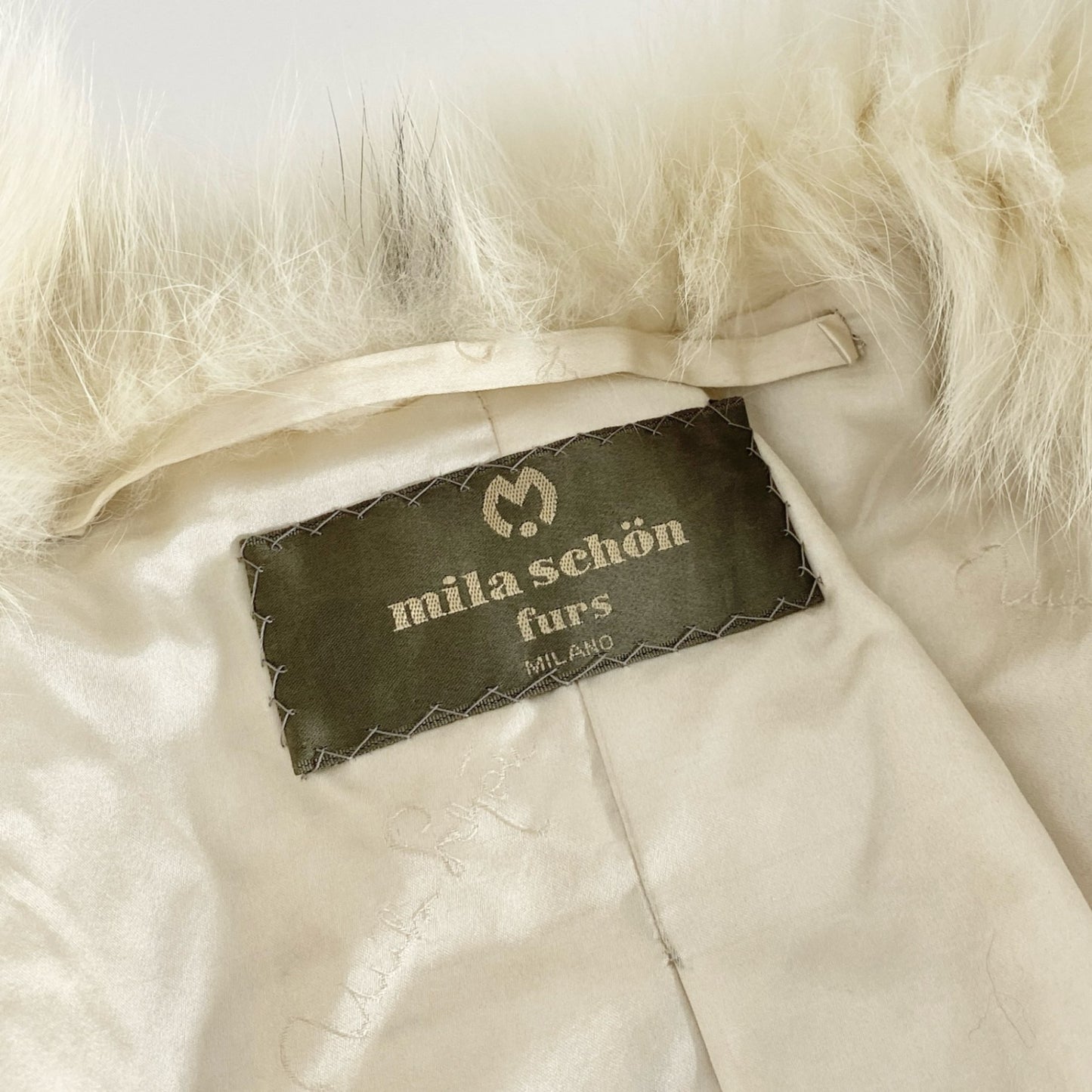 11b29 《最高級毛皮》 mila schon furs ミラショーン 斑点 フォックスファー フォックスコート セミロングコート 着丈95cm 毛皮コート リアルファーコート オフホワイト系 フォックスファー FOXFUR レディース