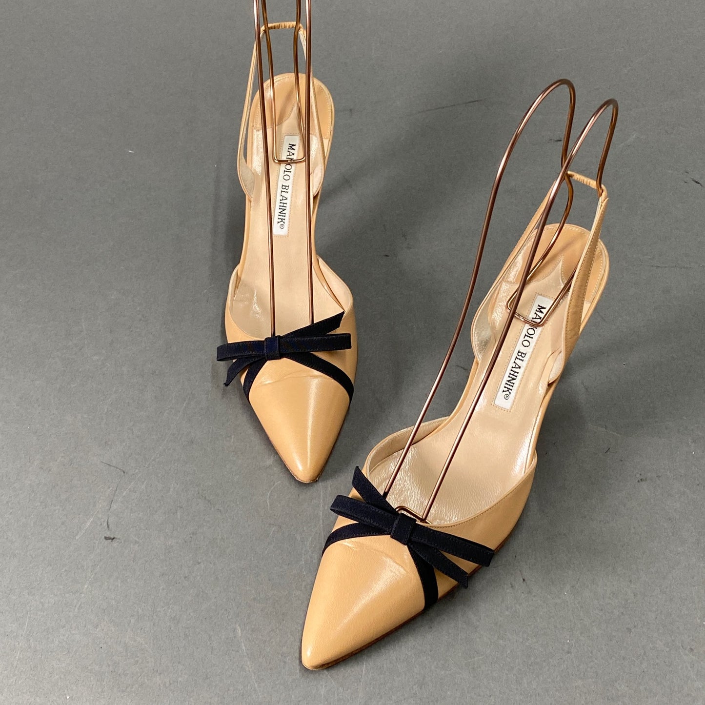 1L7 MANOLO BLAHNIK マノロ ブラニク ヒールパンプス 37 ベージュ レディース リボン