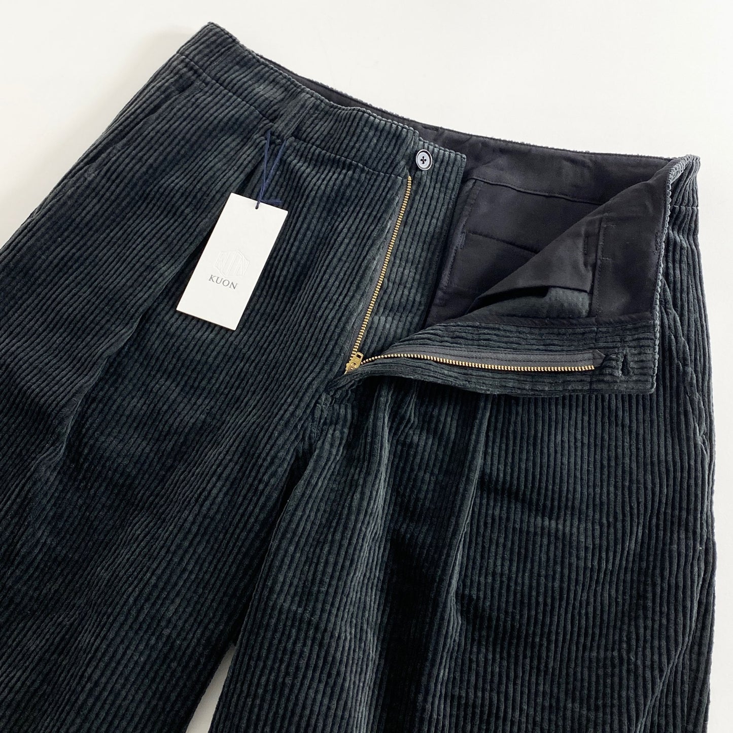 15a21 《未使用保管品》 大きいサイズ 日本製 KUON クオン コーデュロイパンツ FANAGE CORDUROY XL ブラック 3/4Trousers ボトムス コットン100％ タグ付き 定価\33,000