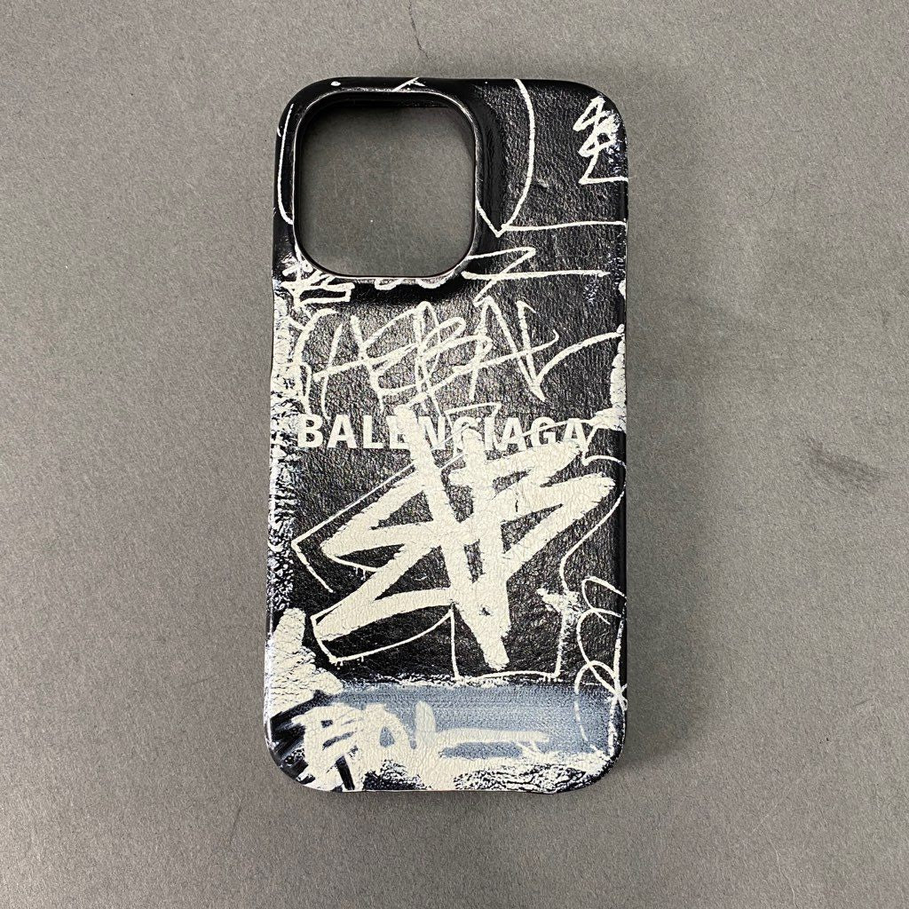 b8 BALENCIAGA バレンシアガ I Phone 13 Pro CASH スマホケース GRAFFITI ブラック グラフィックロゴ グラフィティ