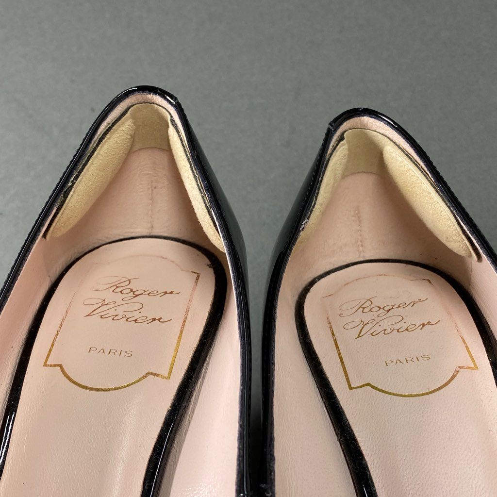 3b6 《美品》 Roger Vivier ロジェヴィヴィエ トランペット ゴールドバックル パンプス 37 1/2 ブラック パテントレザー シューズ イタリア製