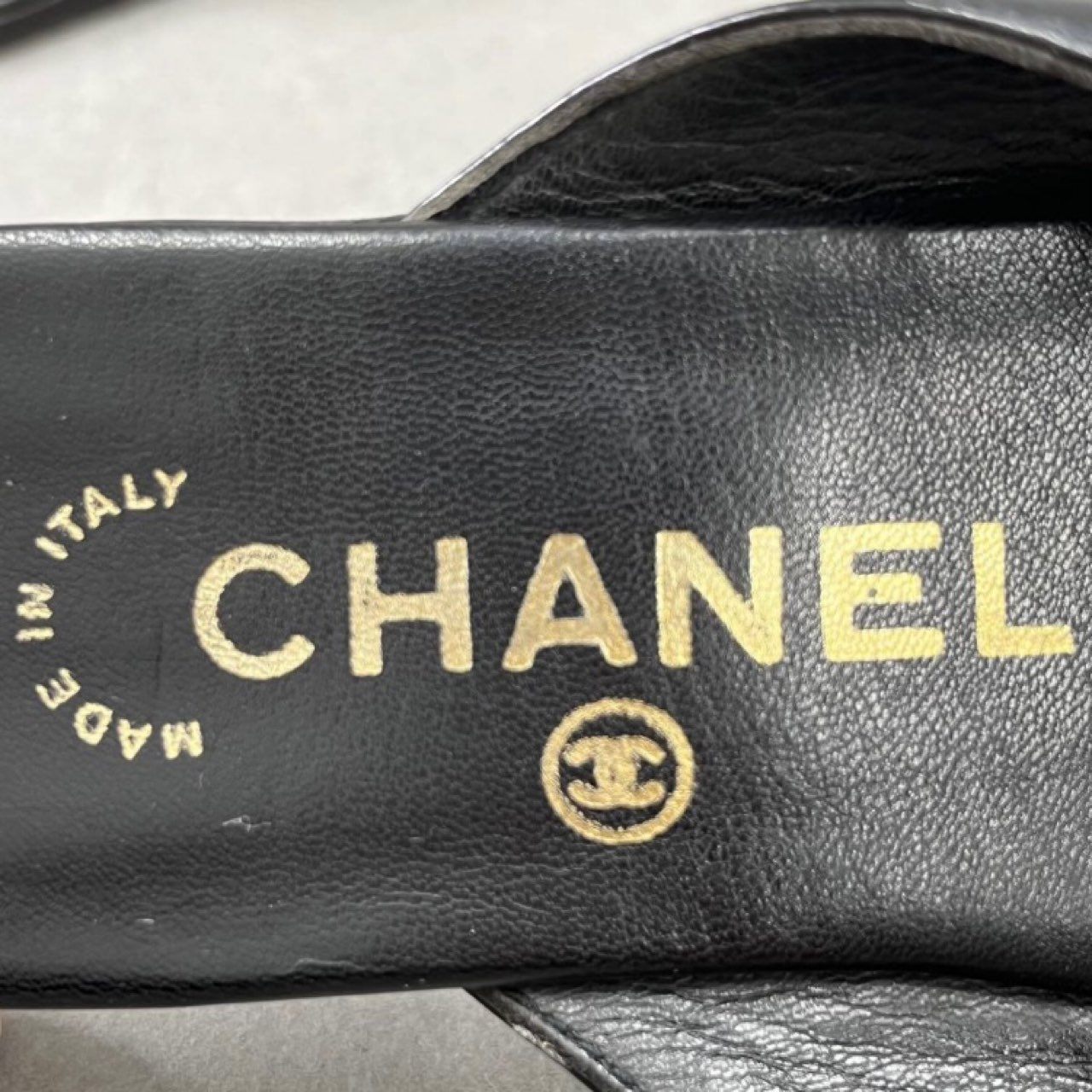 8i19 CHANEL シャネル ココマーク フラット ビーチサンダル フラップ 37 ブラック ターンロック イタリア製