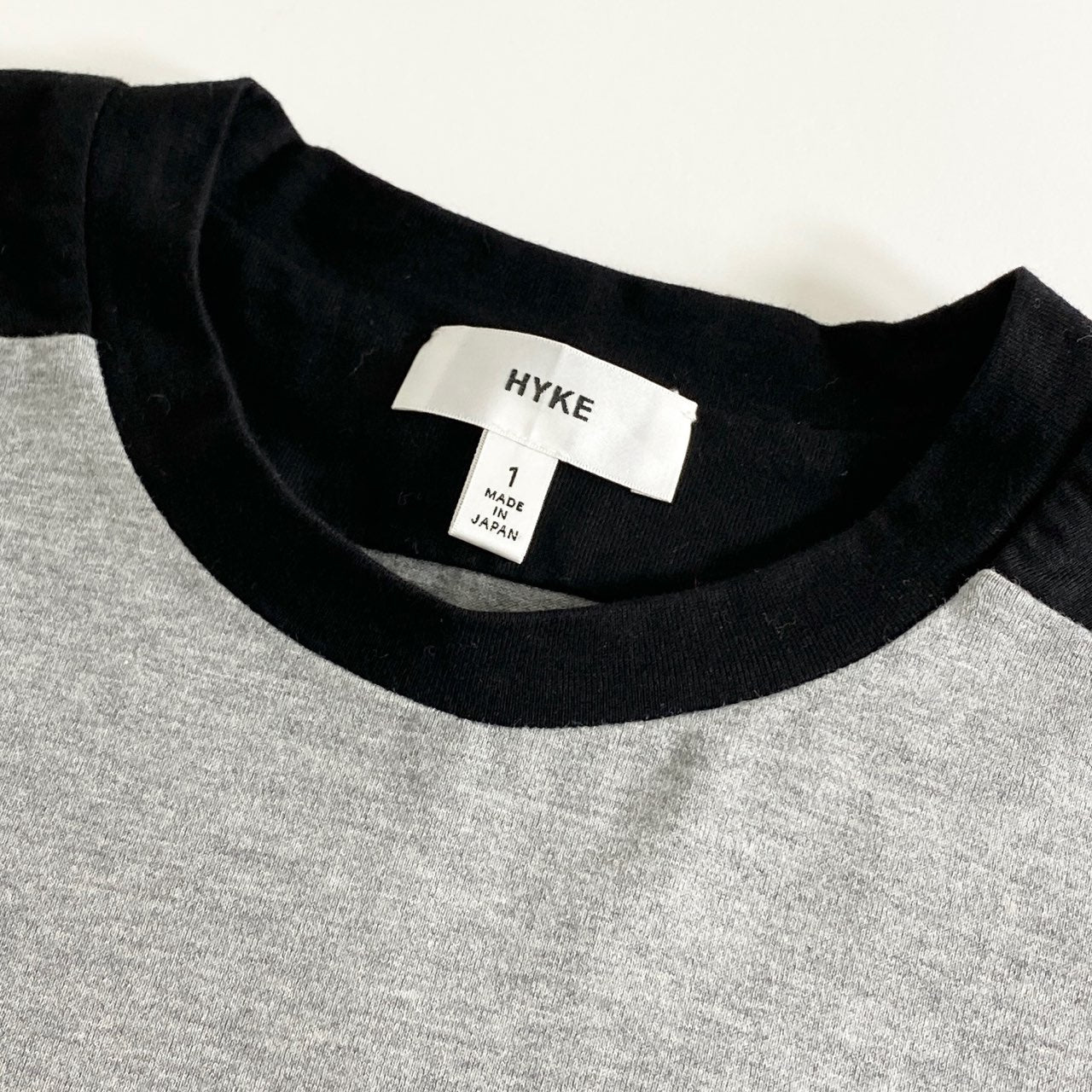 53a17 《美品》 日本製 HYKE ハイク Tシャツ 半袖カットソー コットン 1 グレー メンズ クルーネック ショートスリーブ