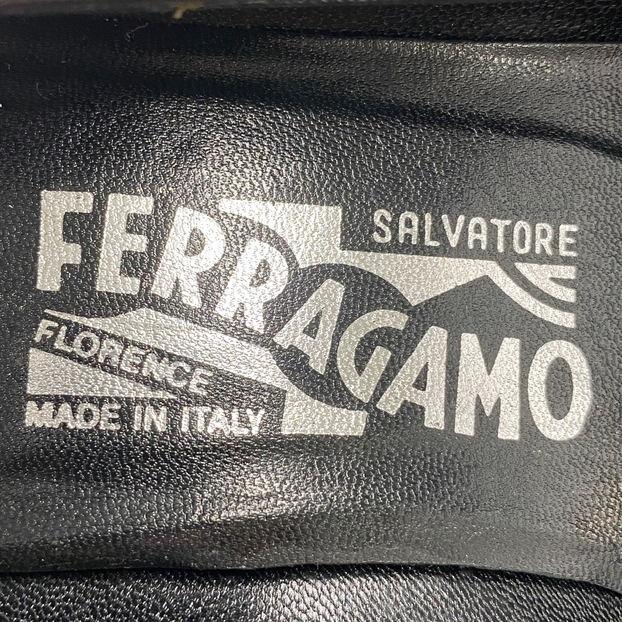 2A25 イタリア製 Salvatore Ferragamo サルヴァトーレフェラガモ ヴァラリボン ピンヒール パンプス レザーパンプス シューズ 7D ブラック レザー レディース 女性用