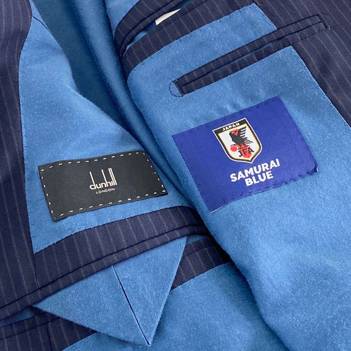 72L8《美品》dunhill ダンヒル JFA 日本サッカー代表モデル サムライブルー 2Bセットアップ スーツ ストライプ 44S ネイビー メンズ 通年向け