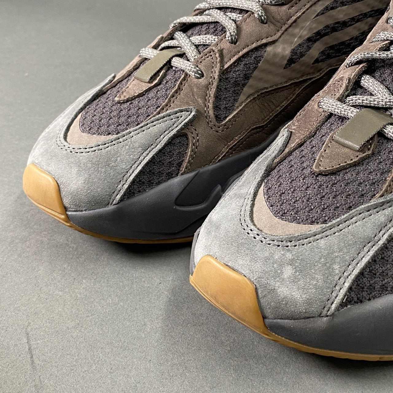 3L21 adidas アディダス YEEZY BOOST 700 V2 イージーブースト 28cm グレー スニーカー シューズ EG6860 カニエウエスト