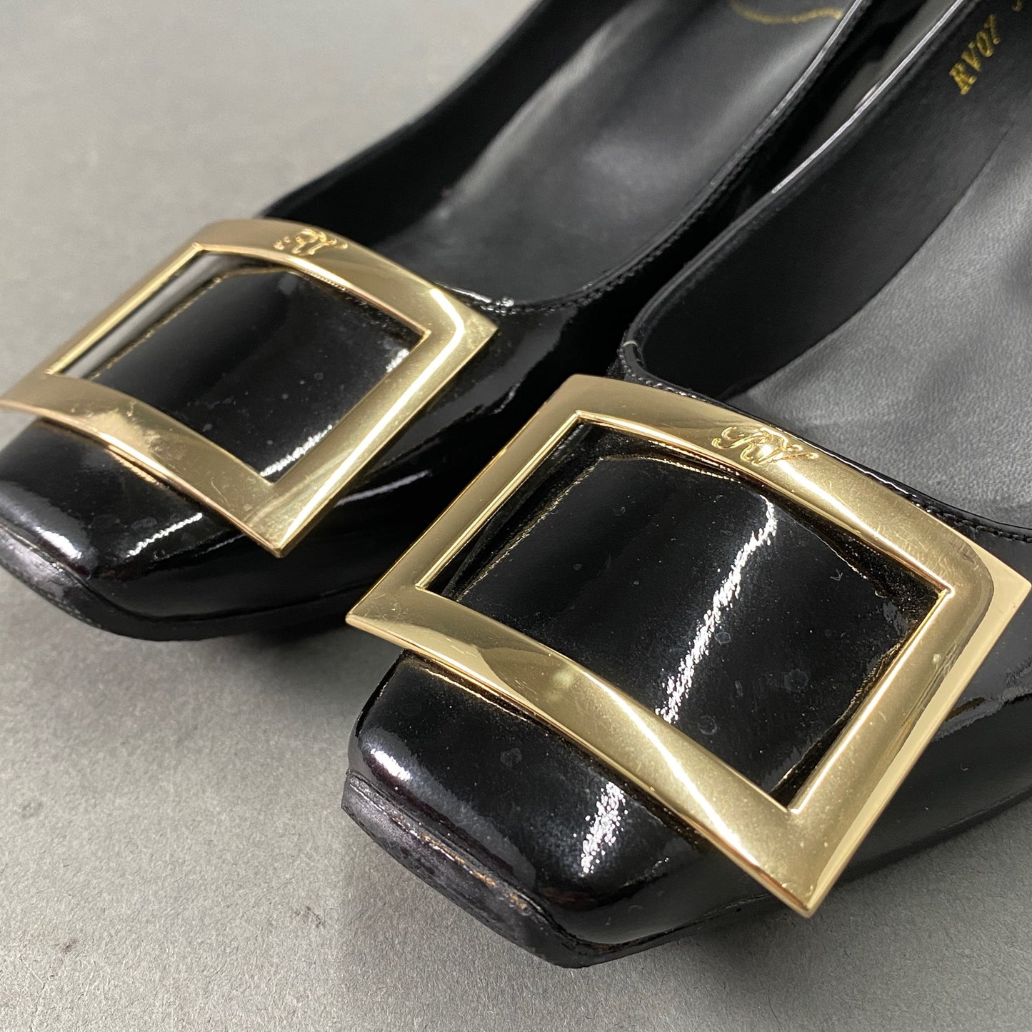 1a18 Roger Vivier ロジェ ヴィヴィエ ヒールパンプス 37 ブラック スクエアトゥ エナメル バックル