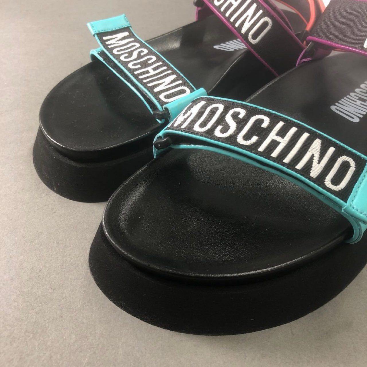 5f26 《極美品》 MOSCHINO モスキーノ レザー スポーツサンダル 43 ブラック ロゴテープ ベルクロ シューズ マルチ 箱等付属 スペイン製