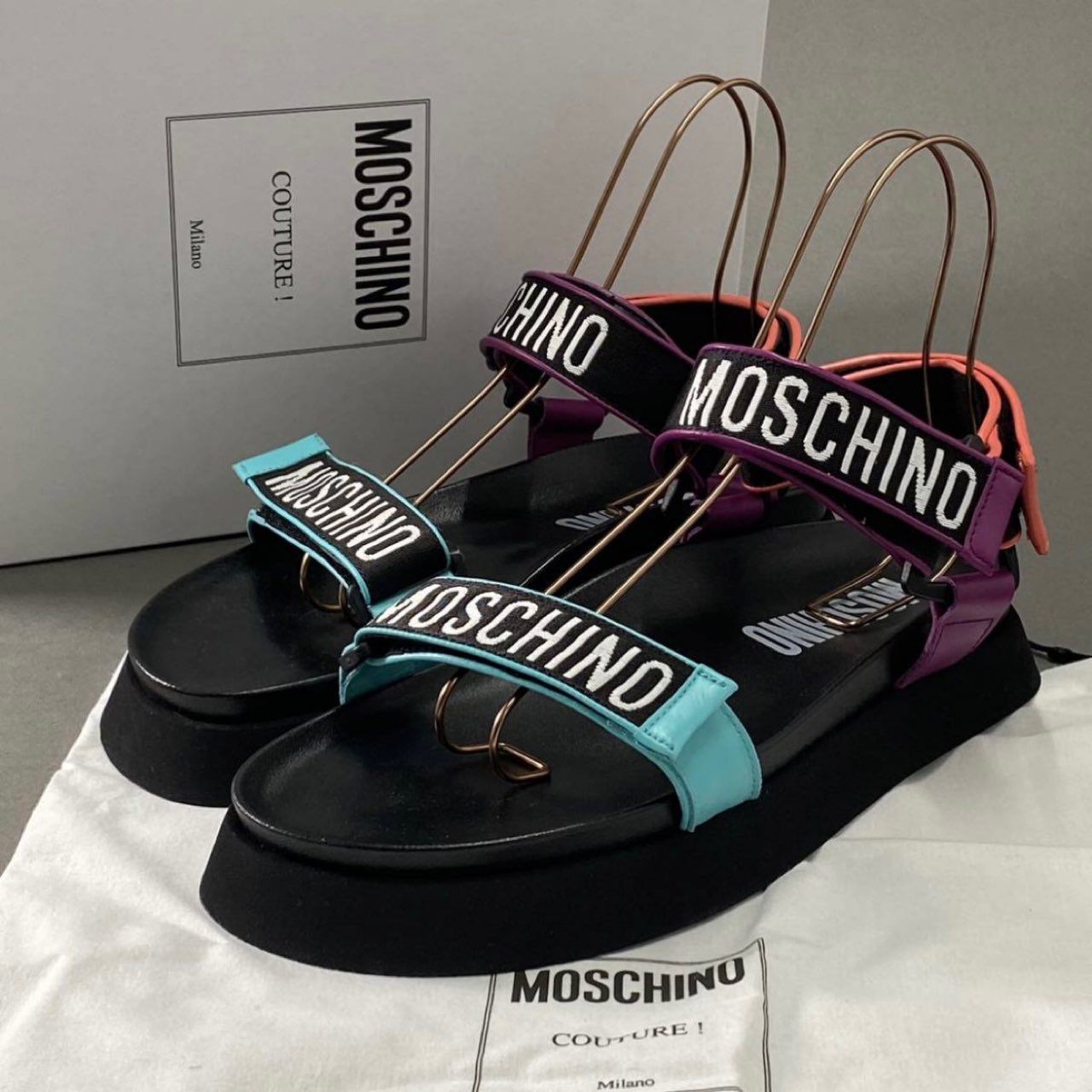 5f26 《極美品》 MOSCHINO モスキーノ レザー スポーツサンダル 43 ブラック ロゴテープ ベルクロ シューズ マルチ 箱等付属 スペイン製