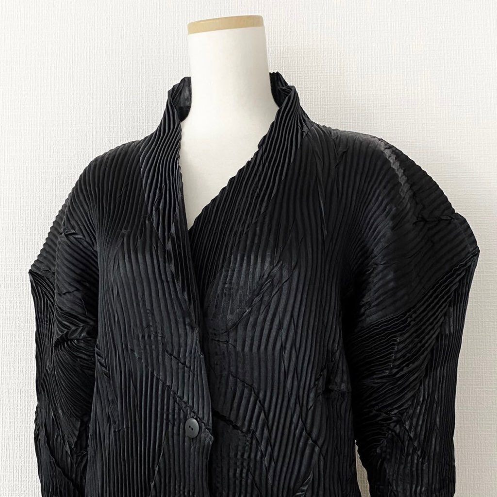 63j8 《美品》 ISSEY MIYAKE イッセイミヤケ プリーツロングコート M ブラック PLEATS PLEASE スプリングコート 日本製