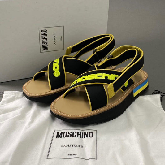 9f26 《新品》 MOSCHINO モスキーノ クリスクロスサンダル シャワーサンダル ロゴバンド シャークトゥースソール 43 ブラック イエロー スポサン シューズ