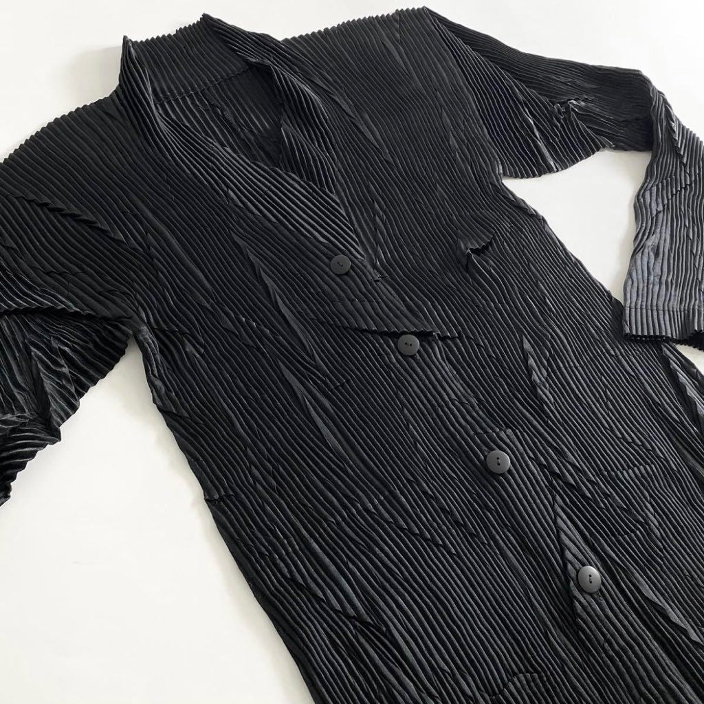 63j8 《美品》 ISSEY MIYAKE イッセイミヤケ プリーツロングコート M ブラック PLEATS PLEASE スプリングコート 日本製