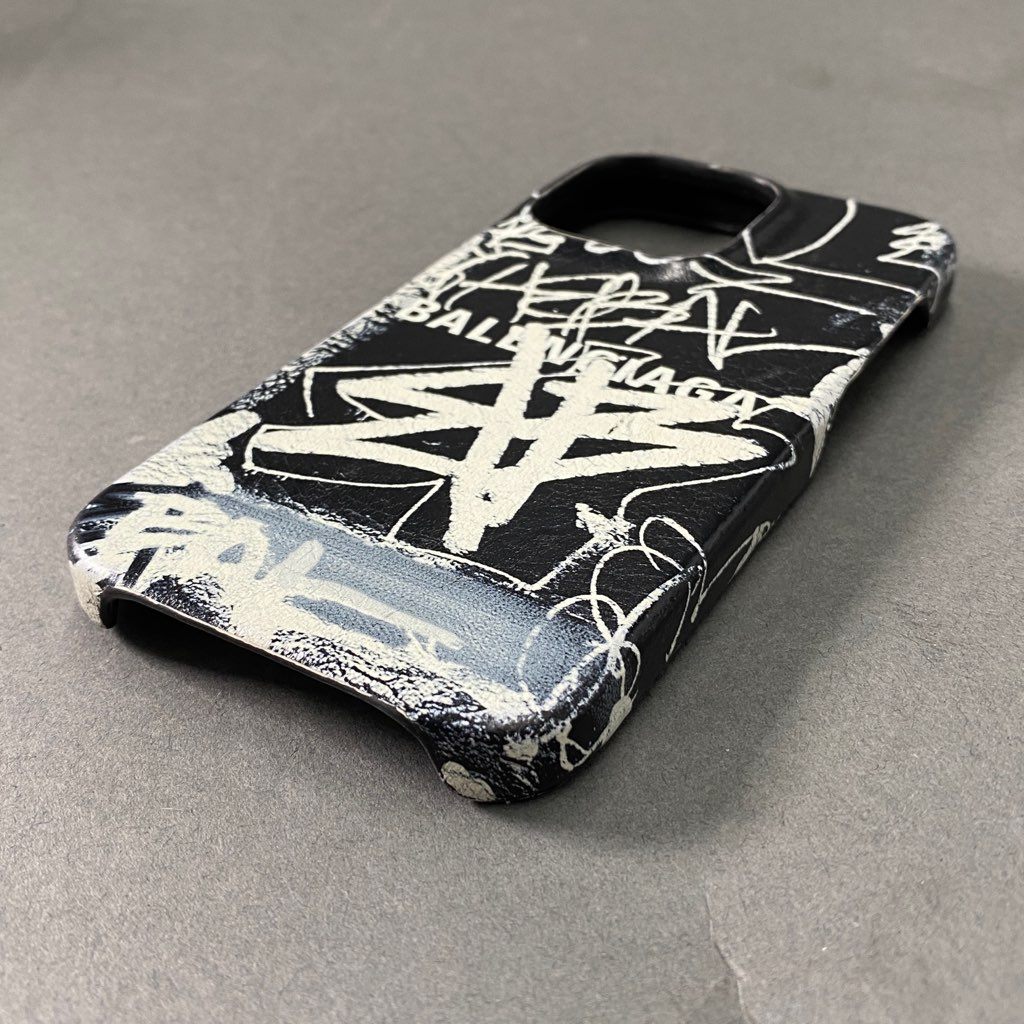 b8 BALENCIAGA バレンシアガ I Phone 13 Pro CASH スマホケース GRAFFITI ブラック グラフィックロゴ グラフィティ