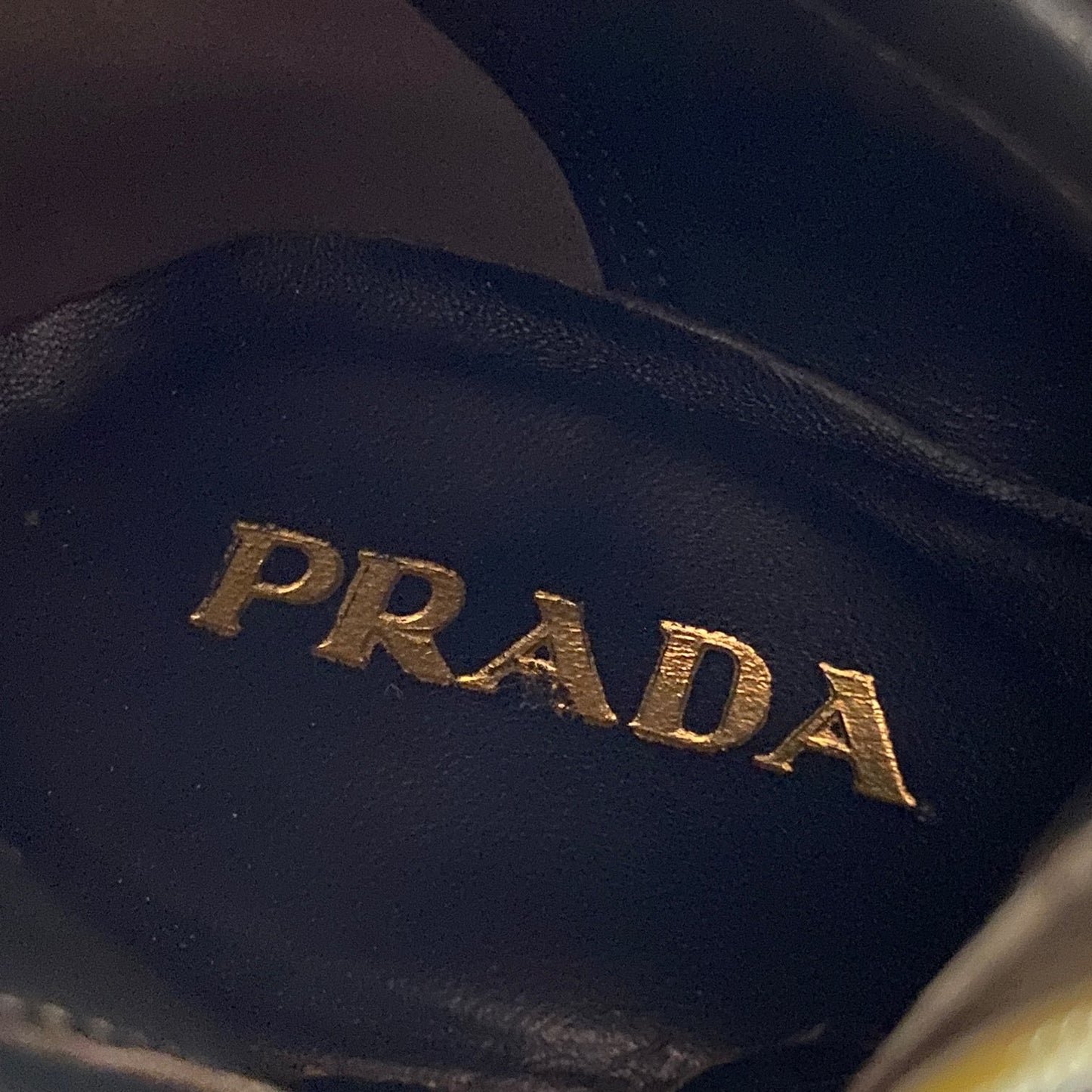 2L5《美品》 PRADA プラダ 36(23cm程度) ロゴプレート付き ロングブーツ サイドジップ レザーブーツ ゴールド金具