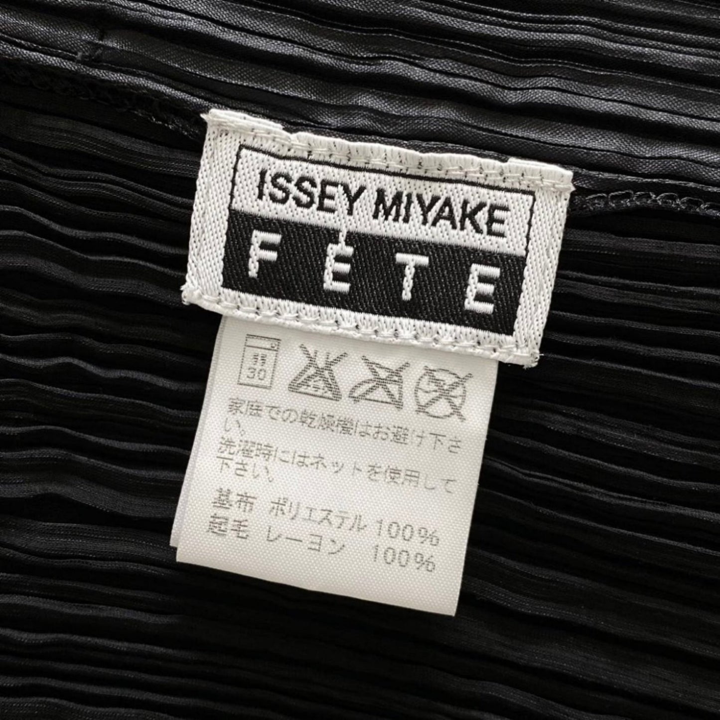 17j8 《美品》 ISSEY MIYAKE FETE イッセイミヤケフェット ベロアプリーツジャケット サイズ2 ブラック レディース ブレザー PLEATS 羽織