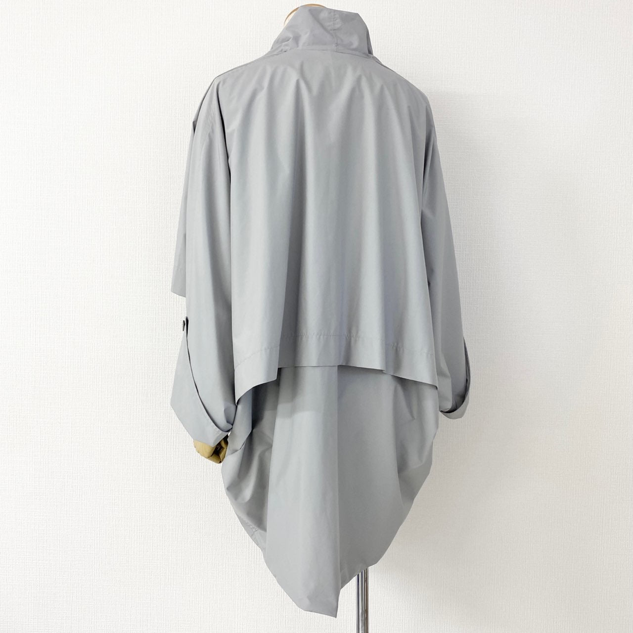 45a29 ISSEY MIYAKE イッセイミヤケ イカコート スプリングコート 変形コート  ドルマンスリーブ  ジップアップ IM13FA516 2 グレー ポリエステル メンズ 男性用