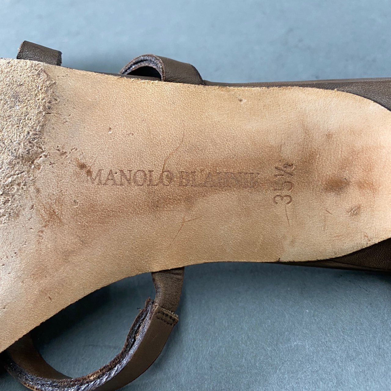 2A23 MANOLO BLAHNIK マノロブラニク トングサンダル 35 1/2 ブラウン ゴールド 金具 シューズ 靴 夏物