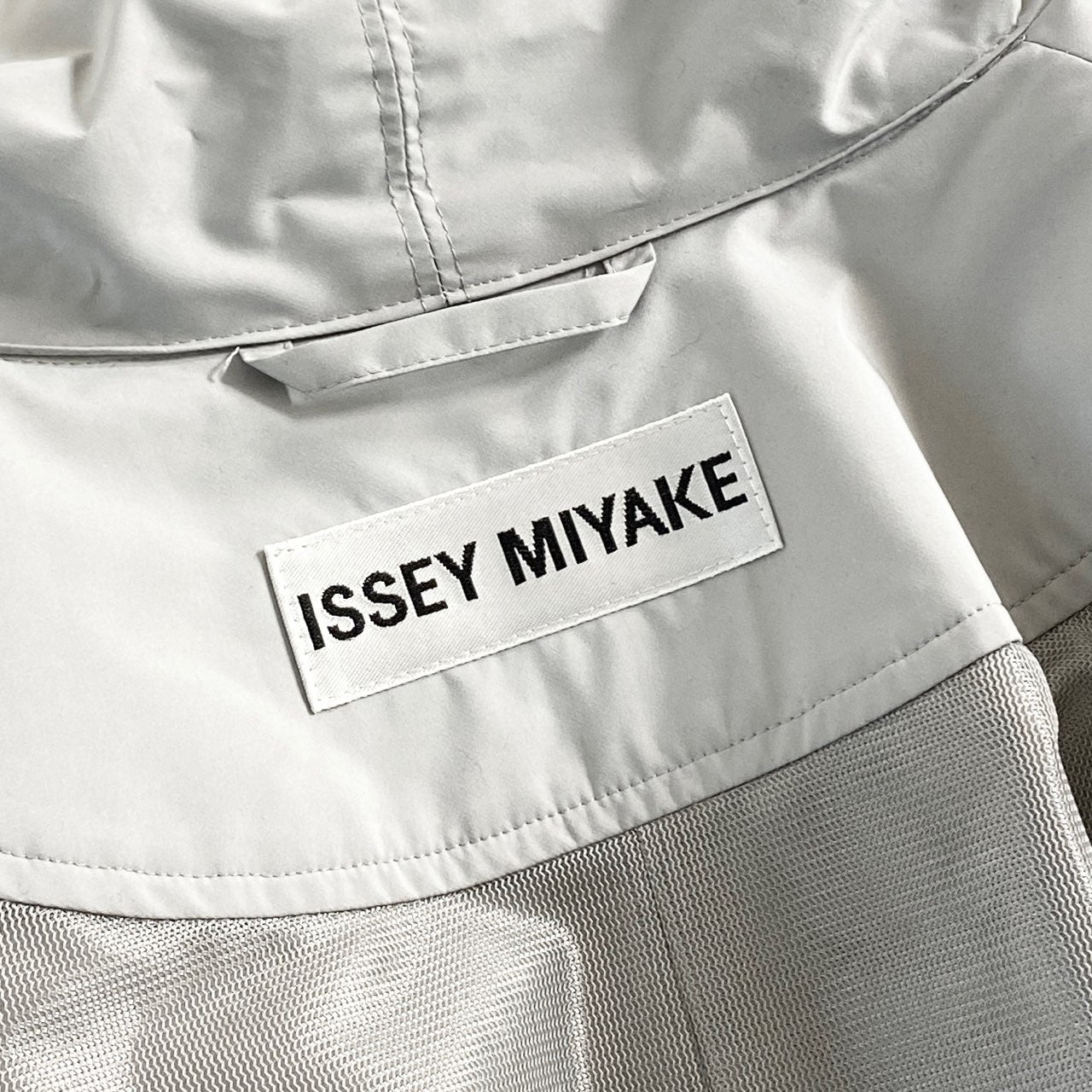 45a29 ISSEY MIYAKE イッセイミヤケ イカコート スプリングコート 変形コート  ドルマンスリーブ  ジップアップ IM13FA516 2 グレー ポリエステル メンズ 男性用