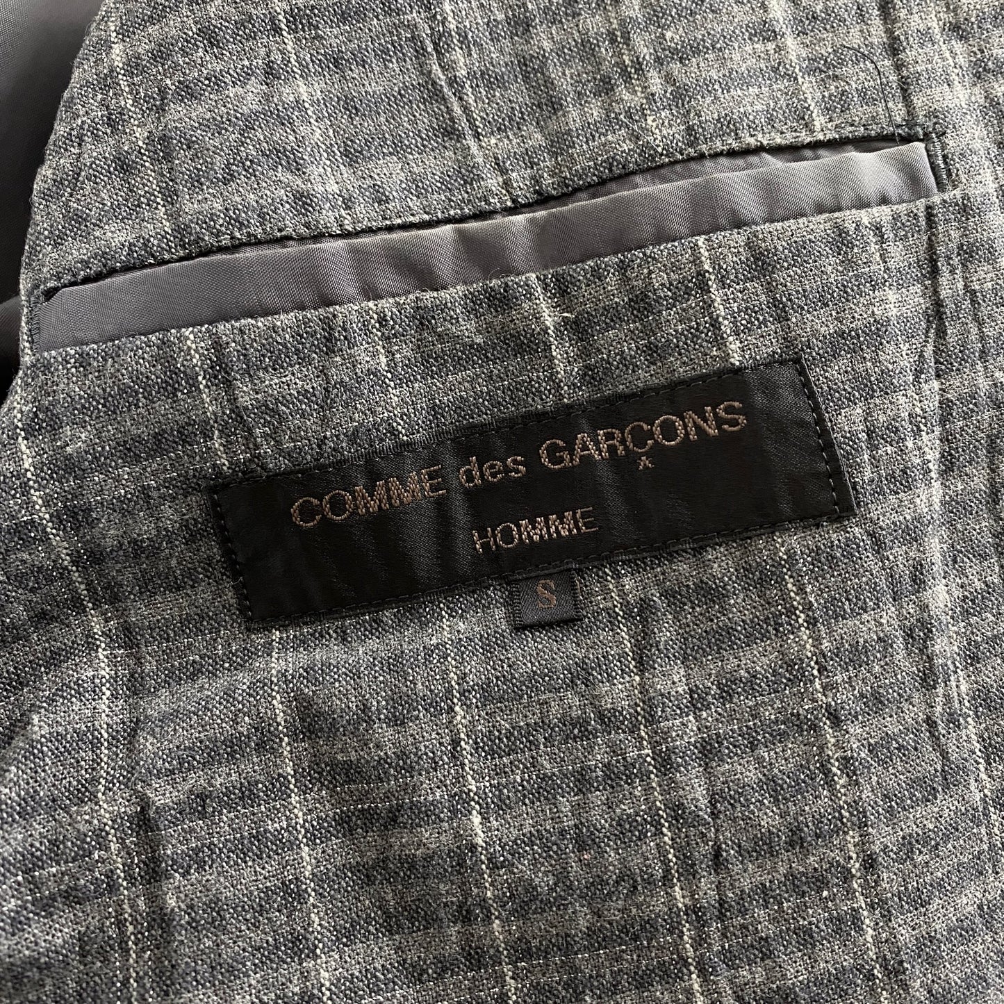 44a21-2 90s COMME des GARCONS HOMME コムデギャルソンオム 日本製 2B テーラードジャケット ブレザー Sサイズ グレー チェック柄 コットン100％ MADE IN JAPAN VINTAGE