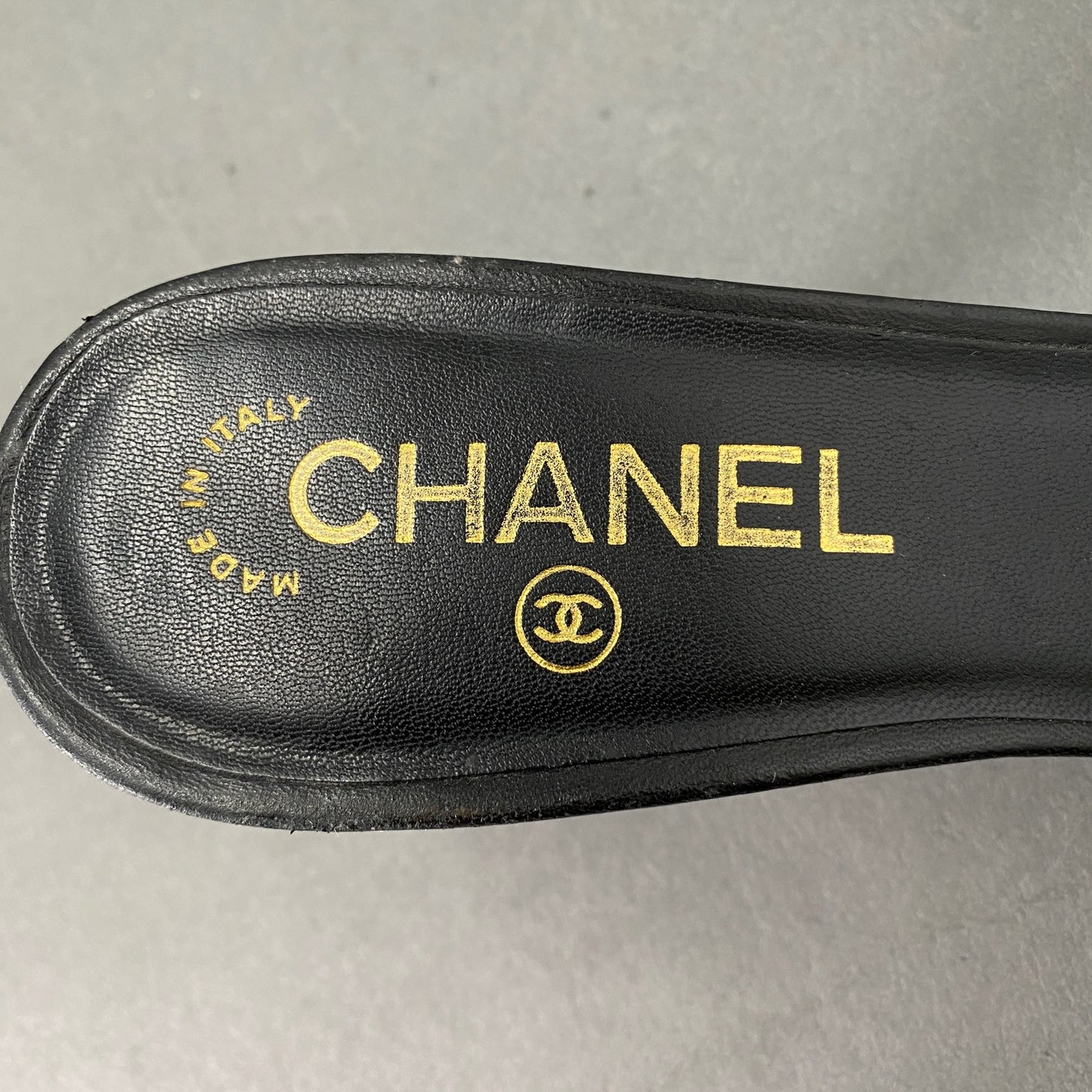 k7 CHANEL シャネル リボンレザーヒールサンダル ココマーク イタリア製 38 1/2《24.5cm相当》 ブラック レザー