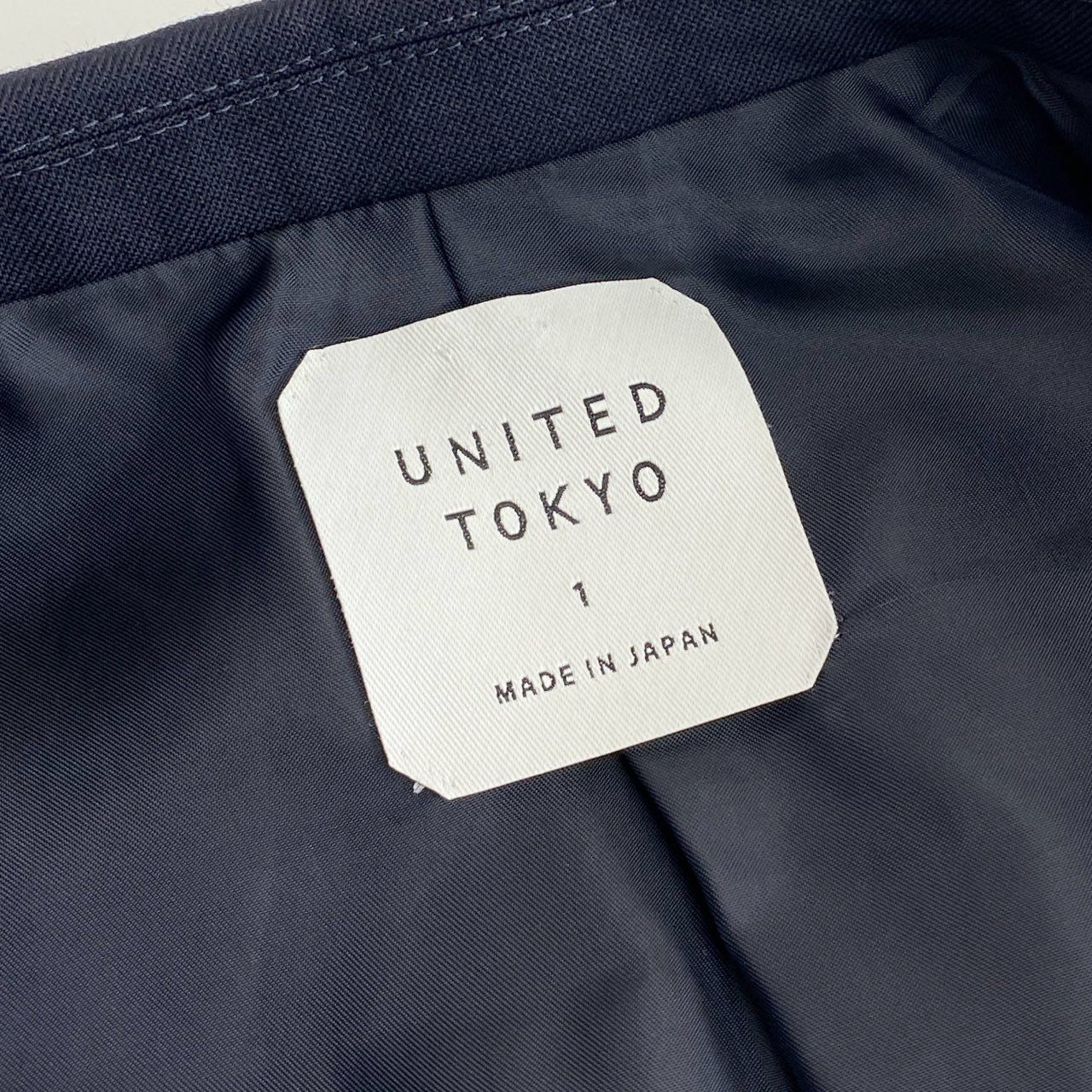 21c20 《美品》 UNITED TOKYO ユナイテッドトウキョウ セットアップ スーツ 1 ブラック ビジネス フォーマル ウール 2B アジャスター付き