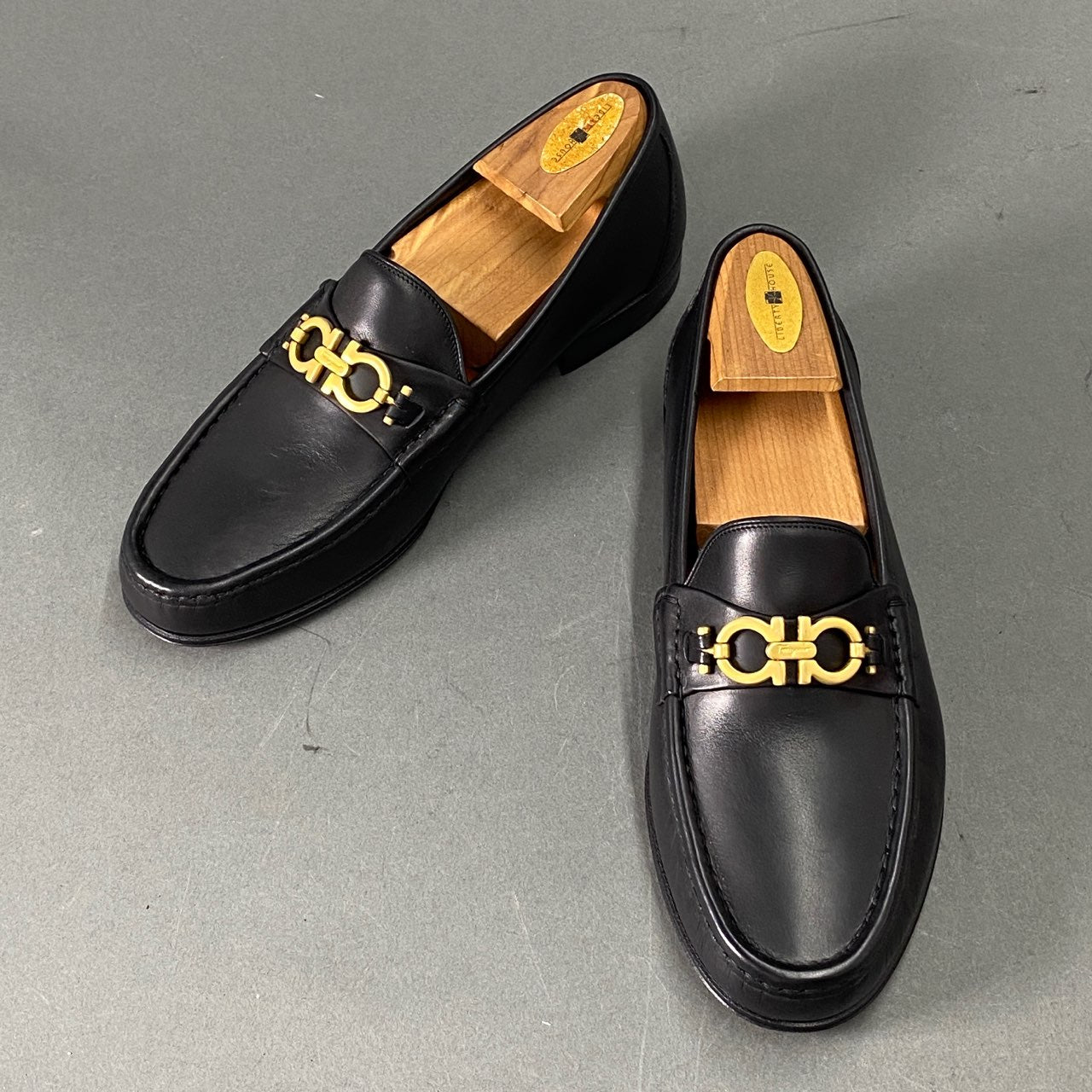 9L6 《美品》 イタリア製 Salvatore Ferragamo サルヴァトーレフェラガモ ローファー 7 ブラック メンズ ビジネスシューズ ドレスシューズ