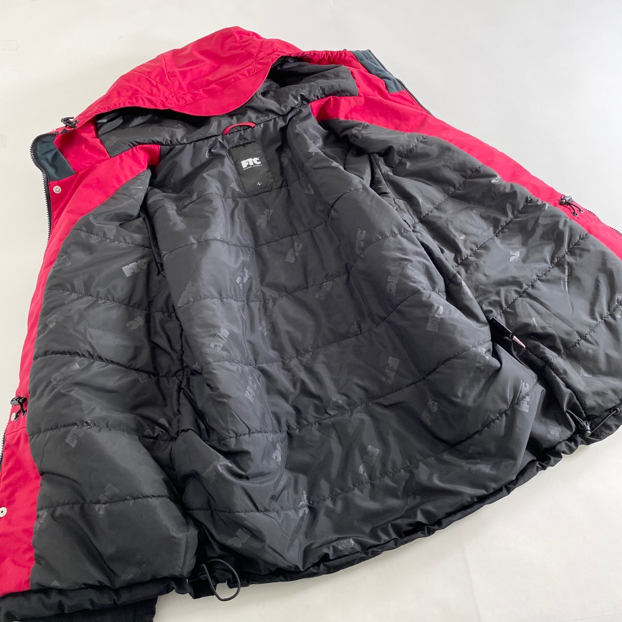 68L2 FTC エフティーシー WATERPROOF 3L MOUNTAIN JACKET ダウンジャケット L レッド アウター 羽織 上着