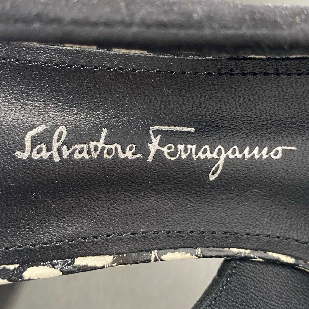 8b29 《極美品》 Salvatore Ferragamo サルヴァトーレ フェラガモ Willis ウィリス スエード ミュール パンプス 6 1/2 ブラック VARA ヴァラ イタリア製 シューズ