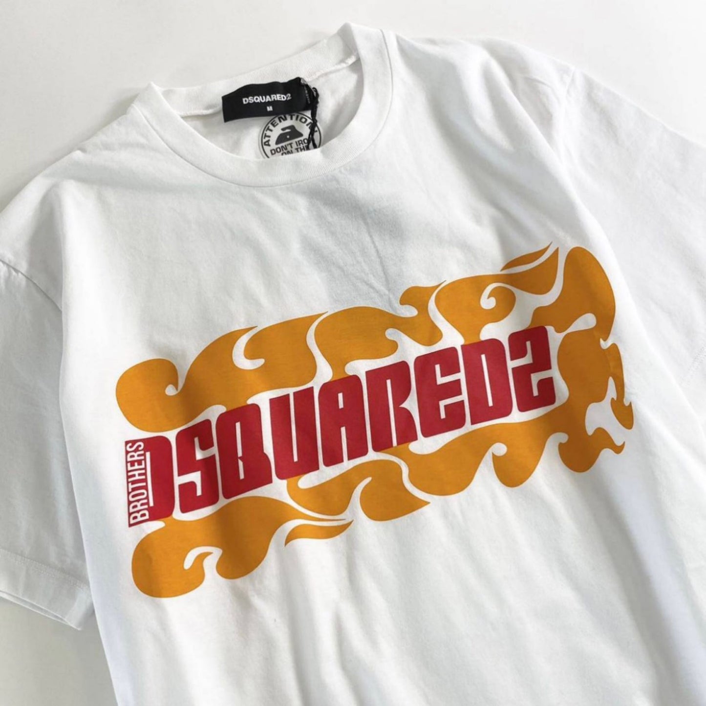 20e31-2 《極美品》 タグ付☆DSQUARED2 ディースクエアード ファイアロゴプリント Tシャツ Ｍ ホワイト メンズ fire logo print tee