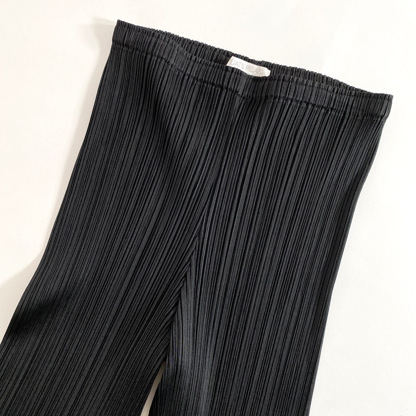 77k22《美品》PLEATS PLEASE プリーツプリーズ プリーツパンツ 2 ブラック 日本製 ボトムス スリット入り PP55-JF101 ISSEY MIYAKE イッセイミヤケ