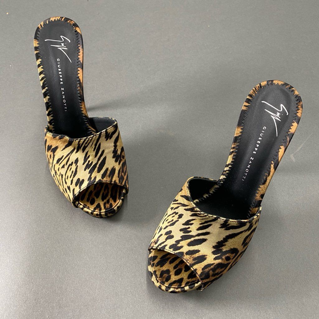 4b24 《美品》 Giuseppe Zanotti ジュゼッペザノッティ イタリア製 レオパード柄 ピンヒール ミュール オープントゥ パンプス サンダル シューズ 36 1/2 ブラウン系 MADE IN ITALY