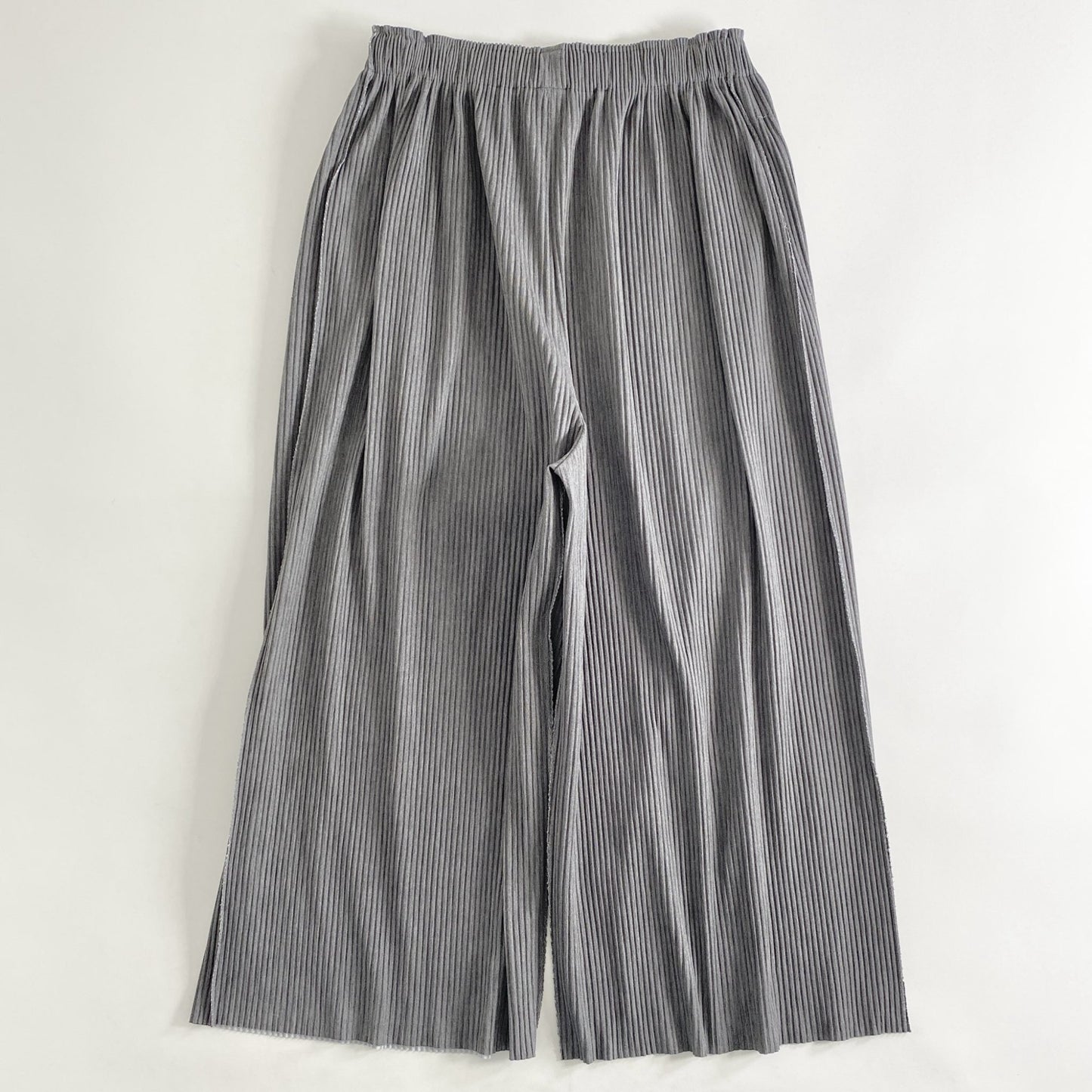 10c14 me ISSEY MIYAKE ミーバイ イッセイミヤケ クロップド プリーツパンツ グレー 紐ベルト PLEATS PANTS MI73FF522