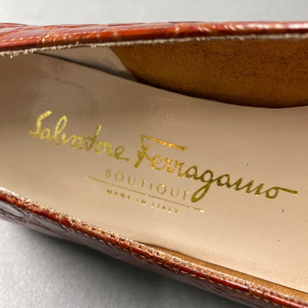 3b6 Salvatore Ferragamo サルヴァトーレフェラガモ イタリア製 ヴァラリボン 型押し ヒール パンプス シューズ  5 1/2 ブラウン レザー MADE IN ITALY