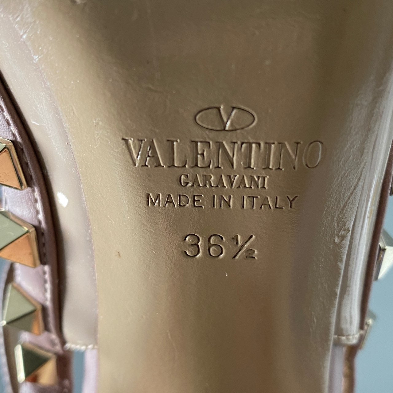 2L26 VALENTINO GARAVANI ヴァレンティノ ガラヴァーニ ロックスタッズ パンプス シューズ 36 1/2 ピンクベージュ パテントレザー サンダル パーティ