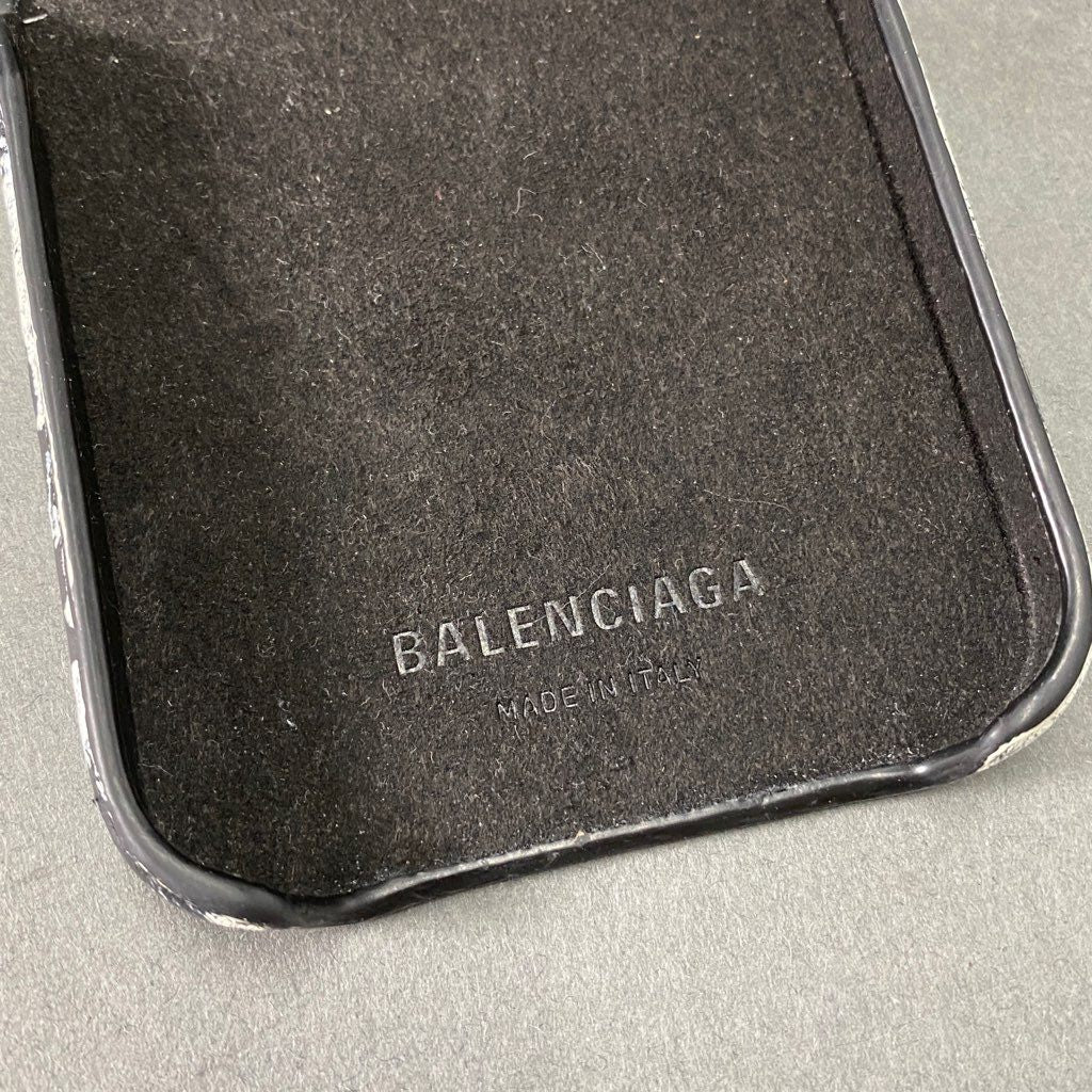 b8 BALENCIAGA バレンシアガ I Phone 13 Pro CASH スマホケース GRAFFITI ブラック グラフィックロゴ グラフィティ