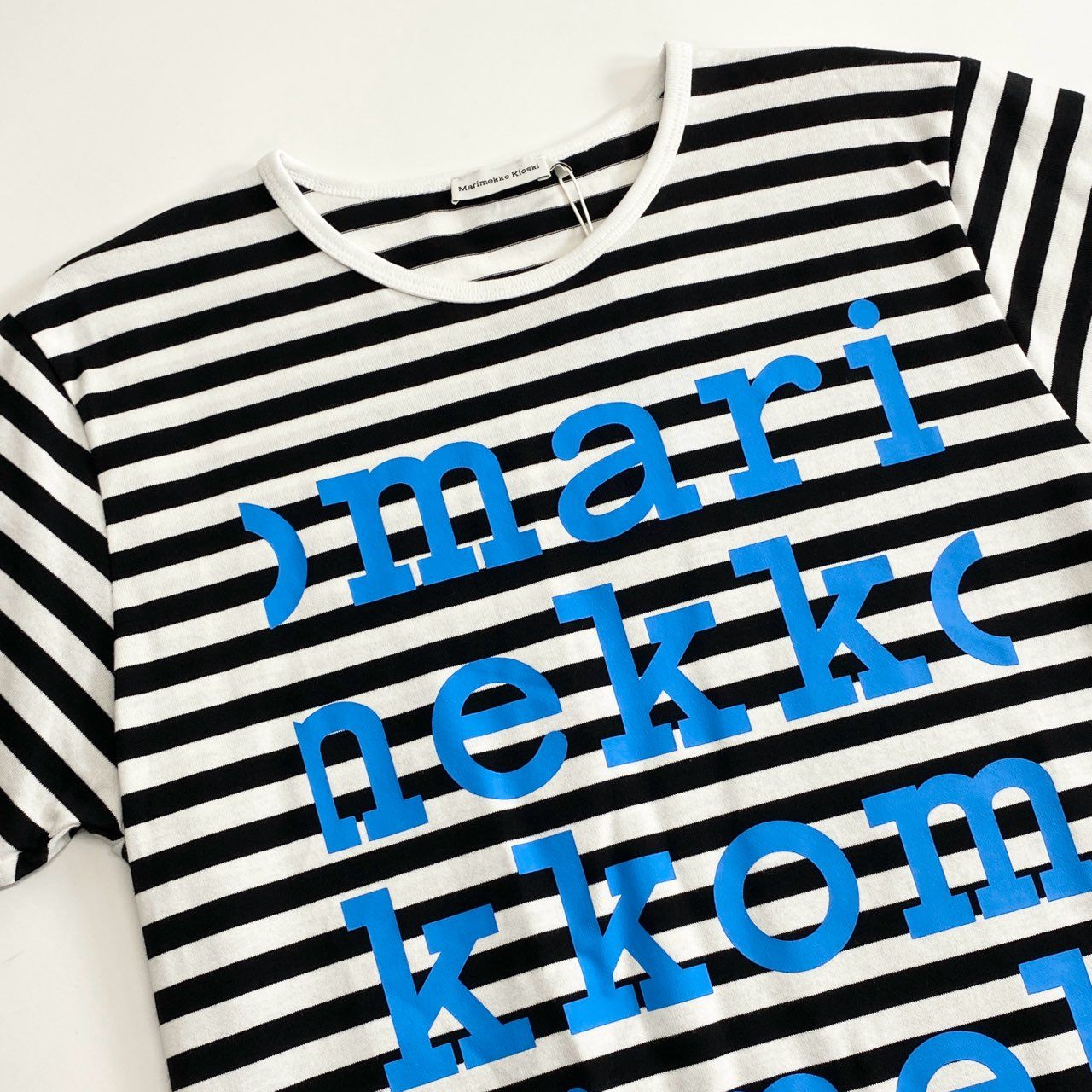 21c20 《未使用》 定価￥18,700 Marimekko Kioski マリメッコ キオスキ LYHYTHIHA LOGO PLACEMENT ボーダーTシャツ XS ホワイト ブラック カットソー TEE