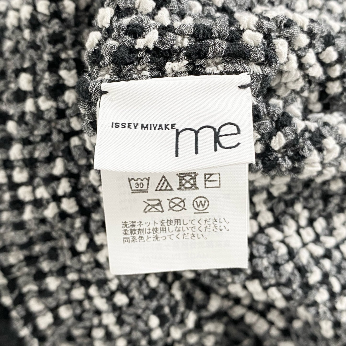 49c15 《美品》 me ISSEY MIYAKE ミーバイ イッセイミヤケ カリフラワー ポロシャツ ギンガムチェック ブラック プリーツ ポップコーン PLEATS TOP 日本製 MI34FM362