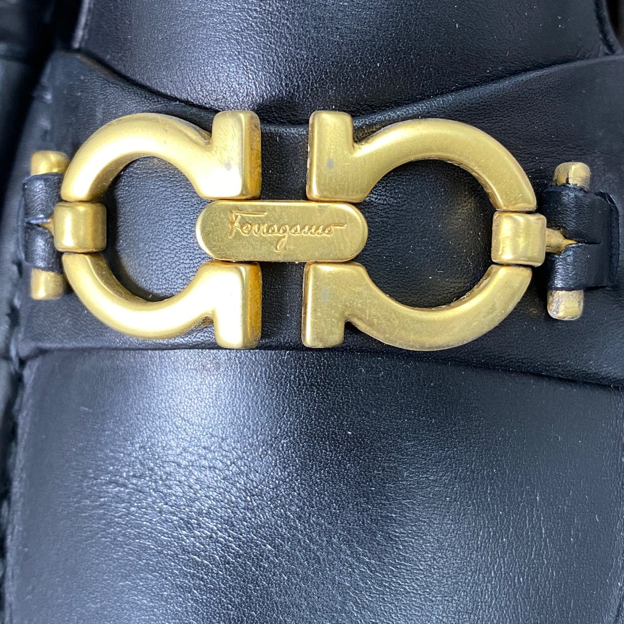 9L6 《美品》 イタリア製 Salvatore Ferragamo サルヴァトーレフェラガモ ローファー 7 ブラック メンズ ビジネスシューズ ドレスシューズ