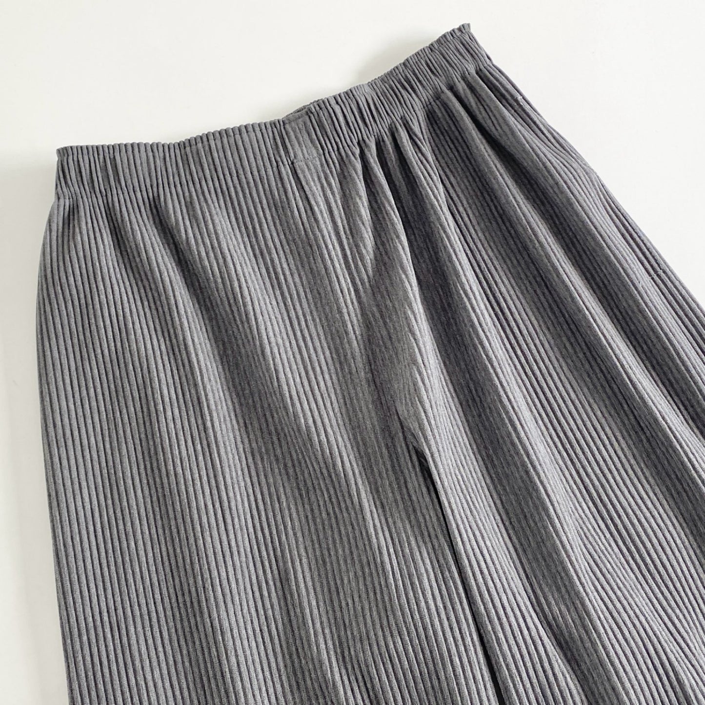 10c14 me ISSEY MIYAKE ミーバイ イッセイミヤケ クロップド プリーツパンツ グレー 紐ベルト PLEATS PANTS MI73FF522