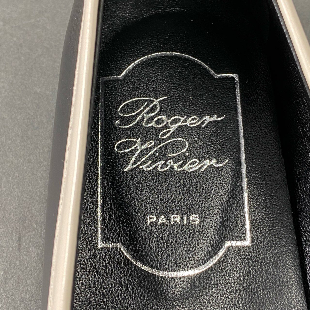 1c1 Roger Vivier ロジェヴィヴィエ イタリア製 フラットパンプス シューズ スクエアトゥ 36 ベージュ ブラック レザー MADE IN ITALY