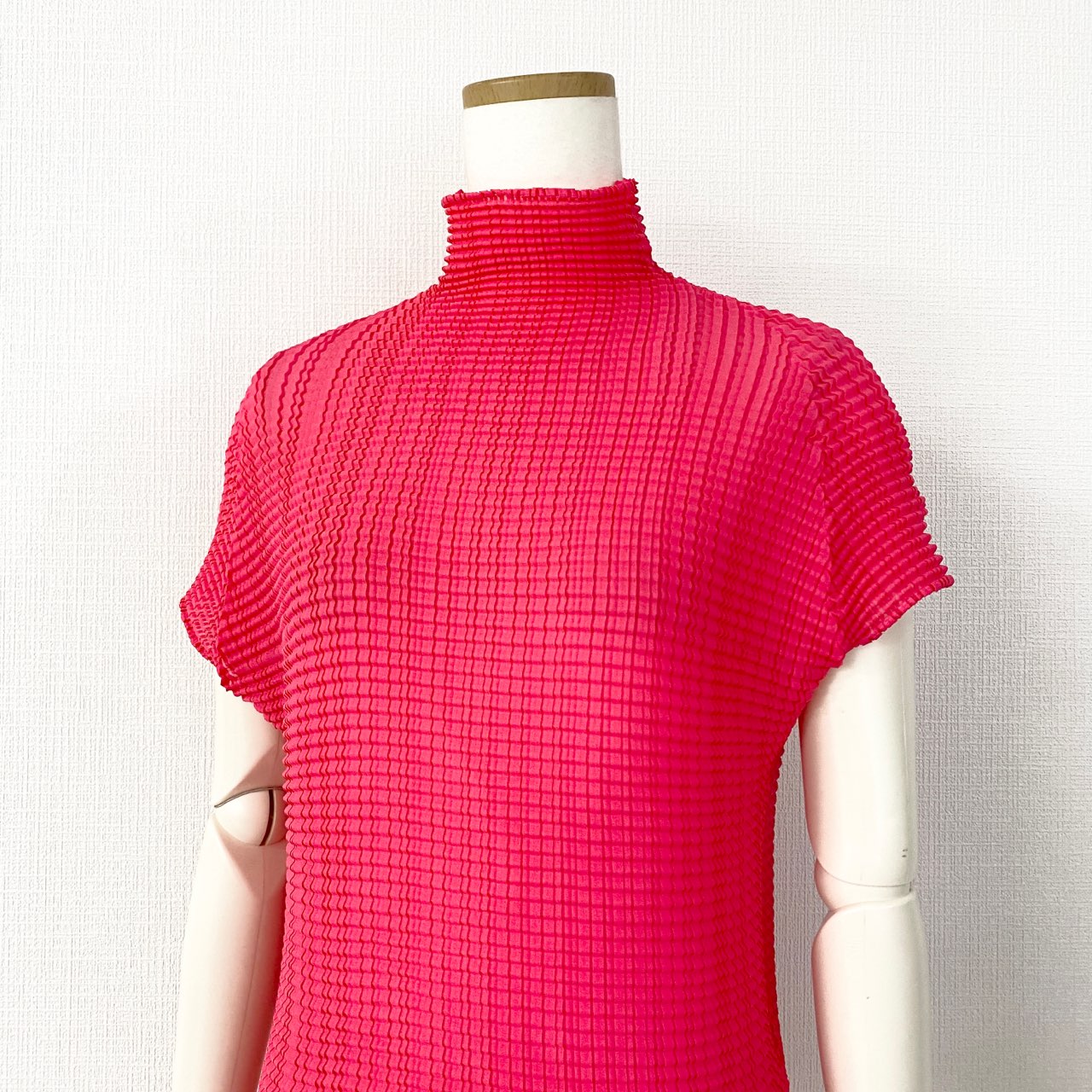 48a30 《極美品》 タグ付 ISSEY MIYAKE イッセイミヤケ ハイネックプリーツカットソー 2 ピンク Tシャツ PLEATS PLEASE プリーツプリーズ